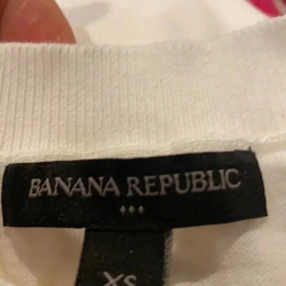 - Banana Republic factory  Crew-Neck Sweater - Picture 7 of 9